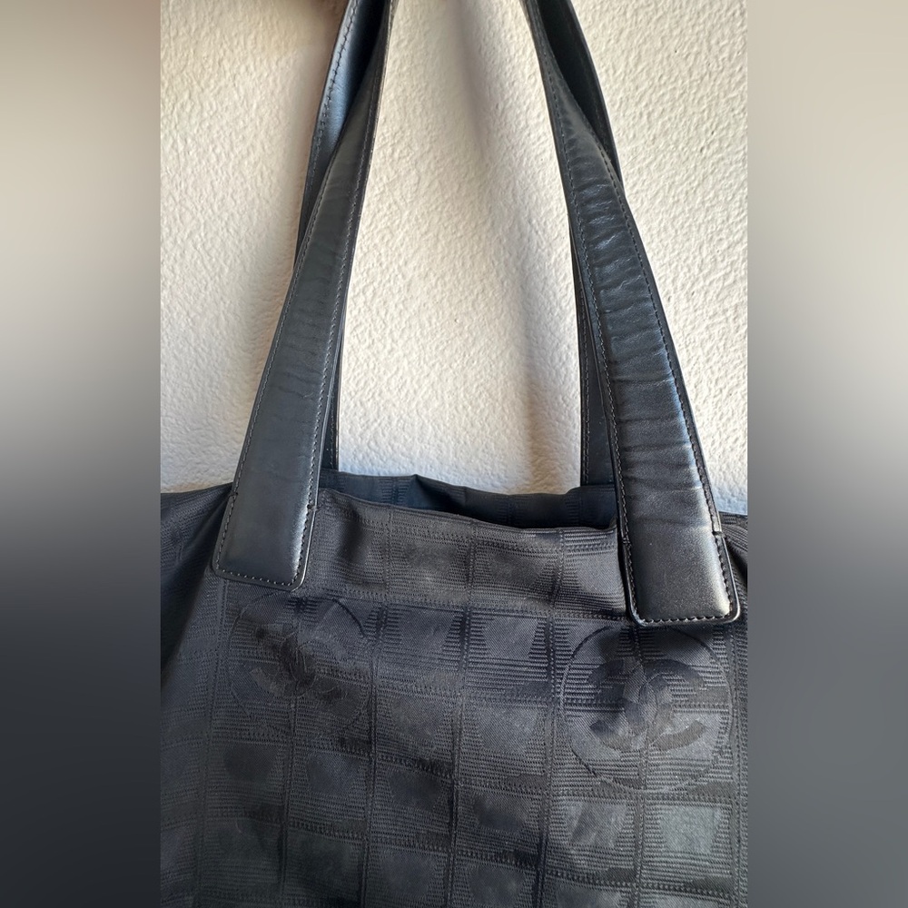 Travel Line Tote - Picture 4 of 7